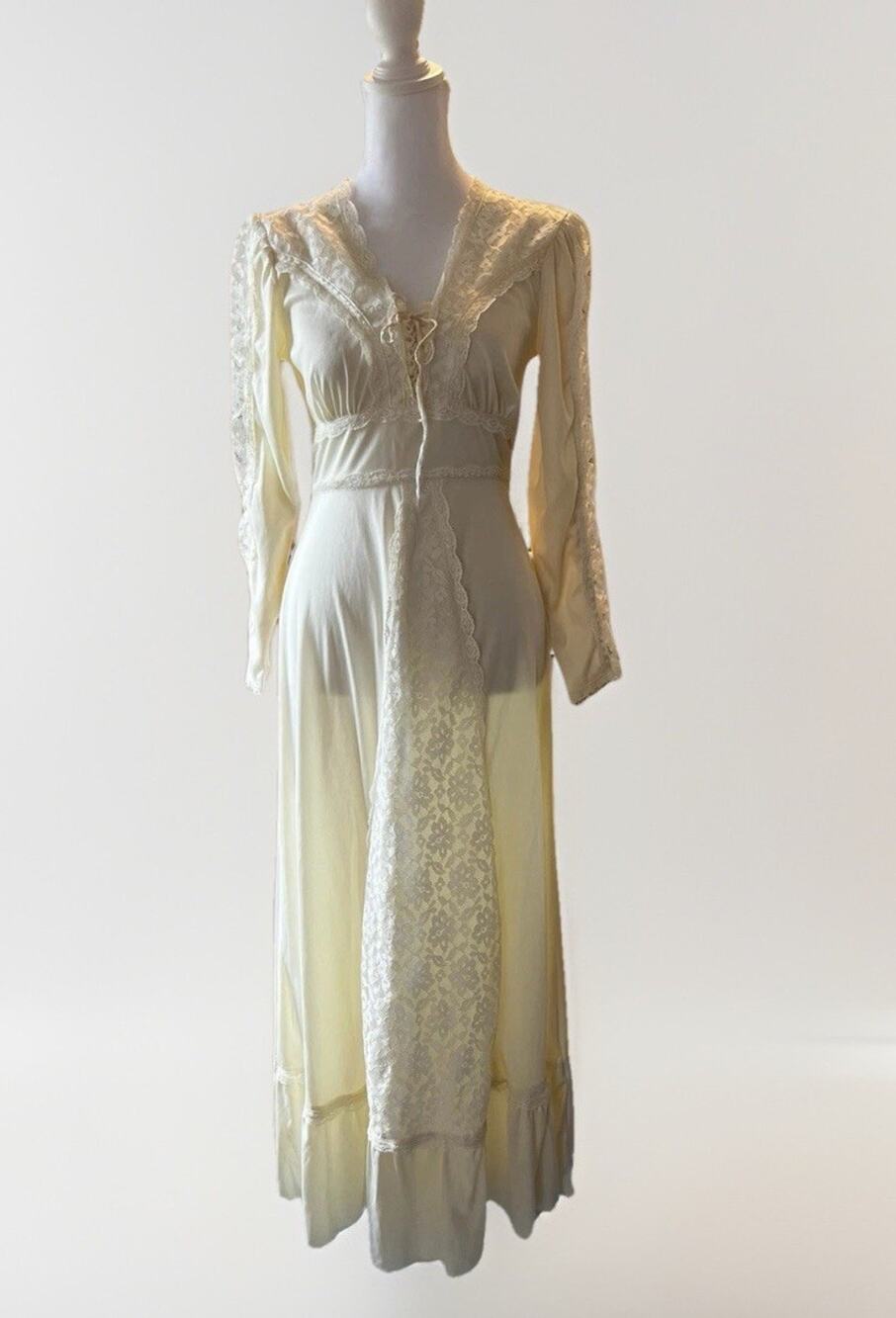 1970s Cream Prairie Dess Style Wedding Dress